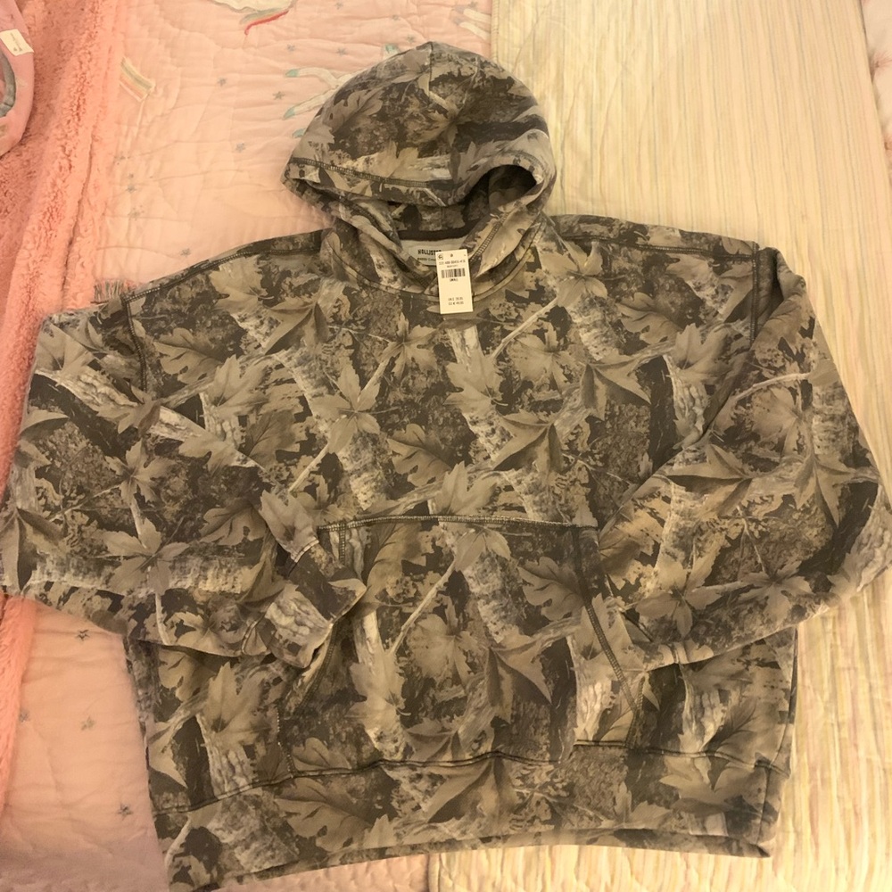 Hollister Gray Khaki Camouflage Men's Sweater